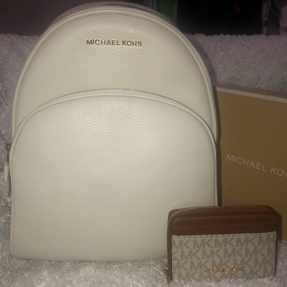 Michael Kors Abbey Backpack BNWT w Jet set Vanilla card case  BNWT